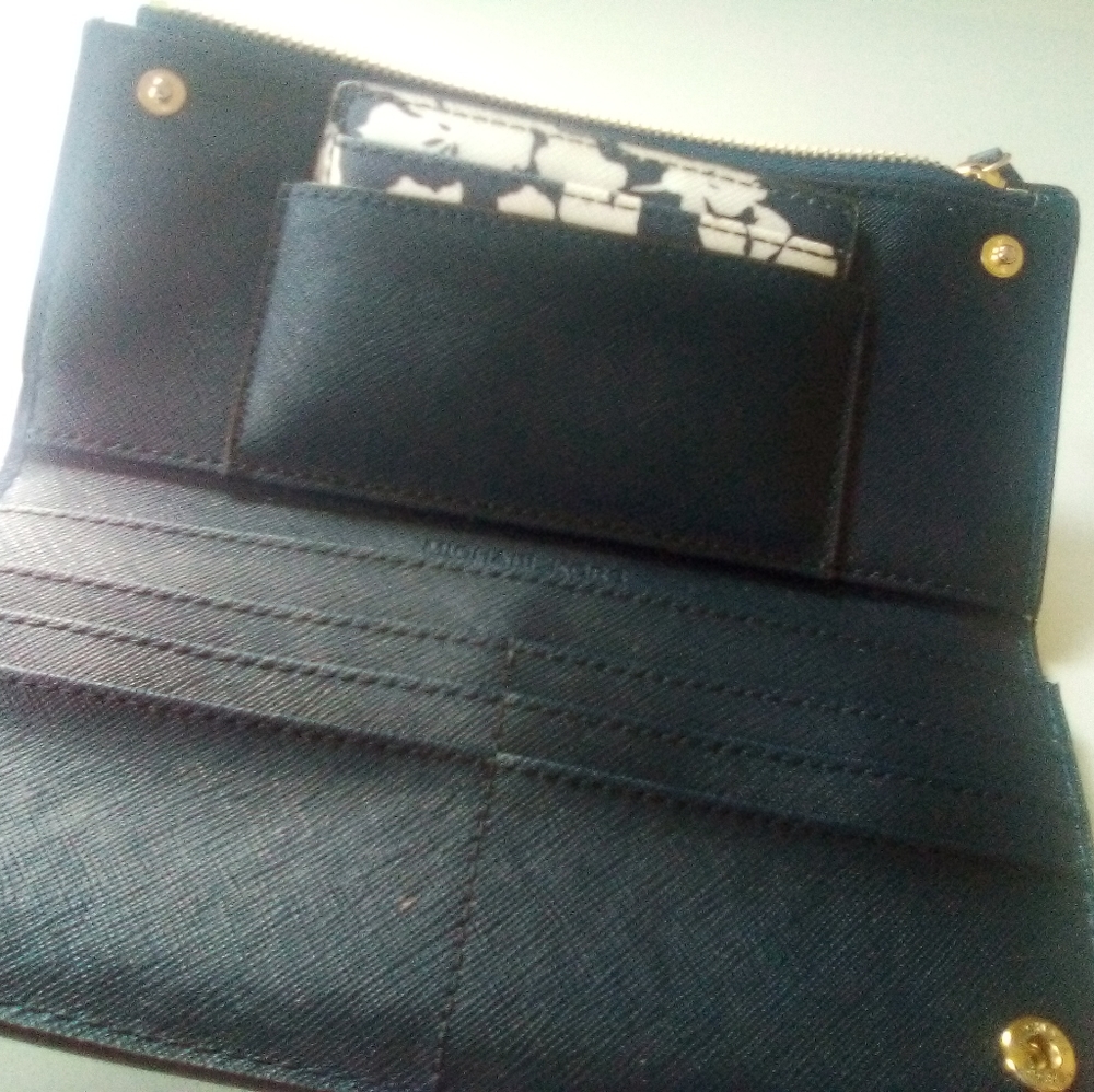 Michael Kors large wallet and card case holder - Picture 8 of 9